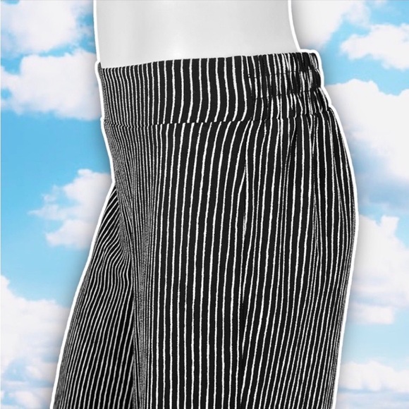 ❤️ ADRIANNA PAPELL Pinstripe Crepe Wide Leg Pull-On Cropped Pants Gauchos Goth - Picture 5 of 10
